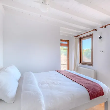House W Garden 5 Min To Tuzburnu Bay In Ferienhaus *